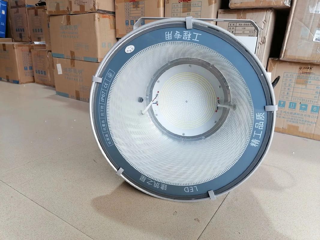 廣東鴻光照明南寧運(yùn)營中心工程塔吊燈系列 專業(yè)批發(fā)，點(diǎn)亮建筑之光